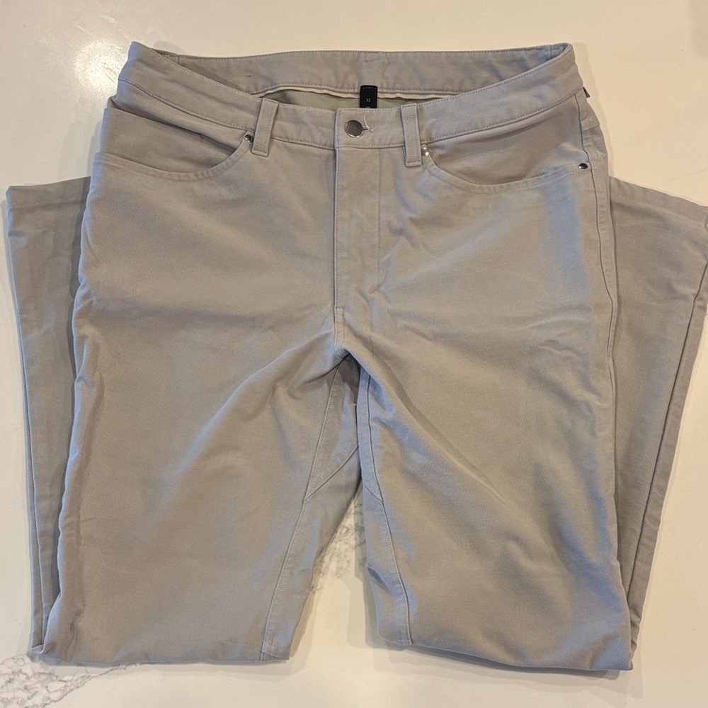 Lululemon ABC Utilitech Pants Men’s 32 Khaki Slim Fit 5 Pocket Stretch Casual